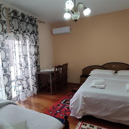 Guest House Katerina Korce Exterior photo