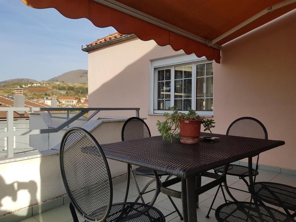 Guest House Katerina Korce Exterior photo