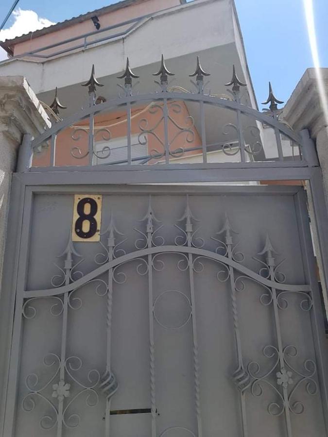 Guest House Katerina Korce Exterior photo