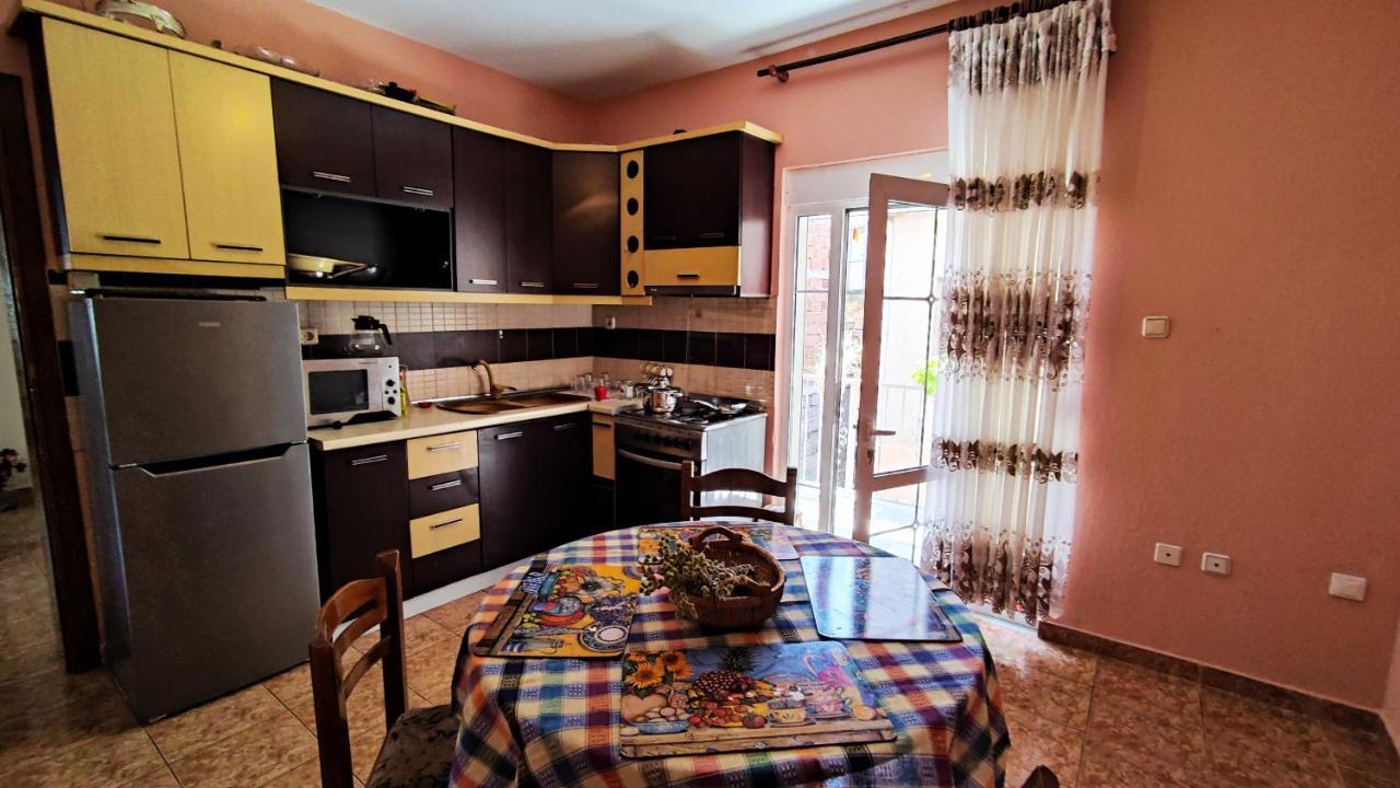 Guest House Katerina Korce Exterior photo