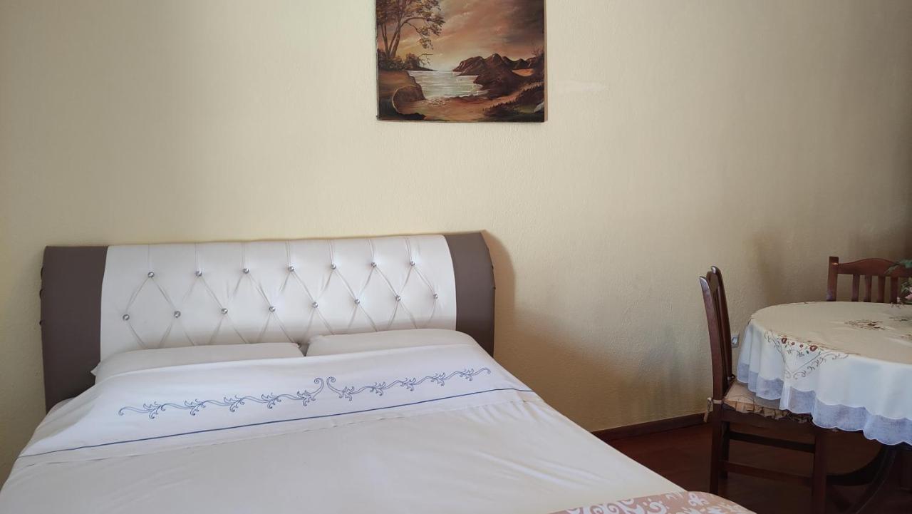 Guest House Katerina Korce Exterior photo