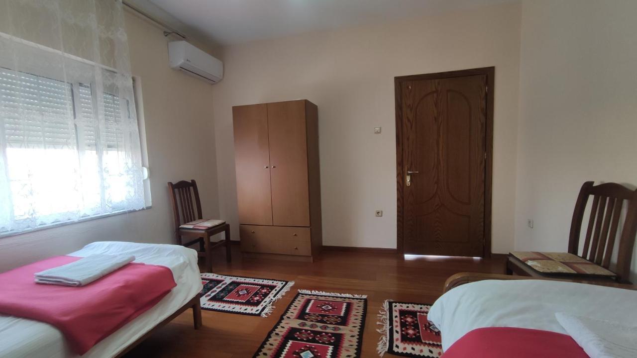 Guest House Katerina Korce Exterior photo