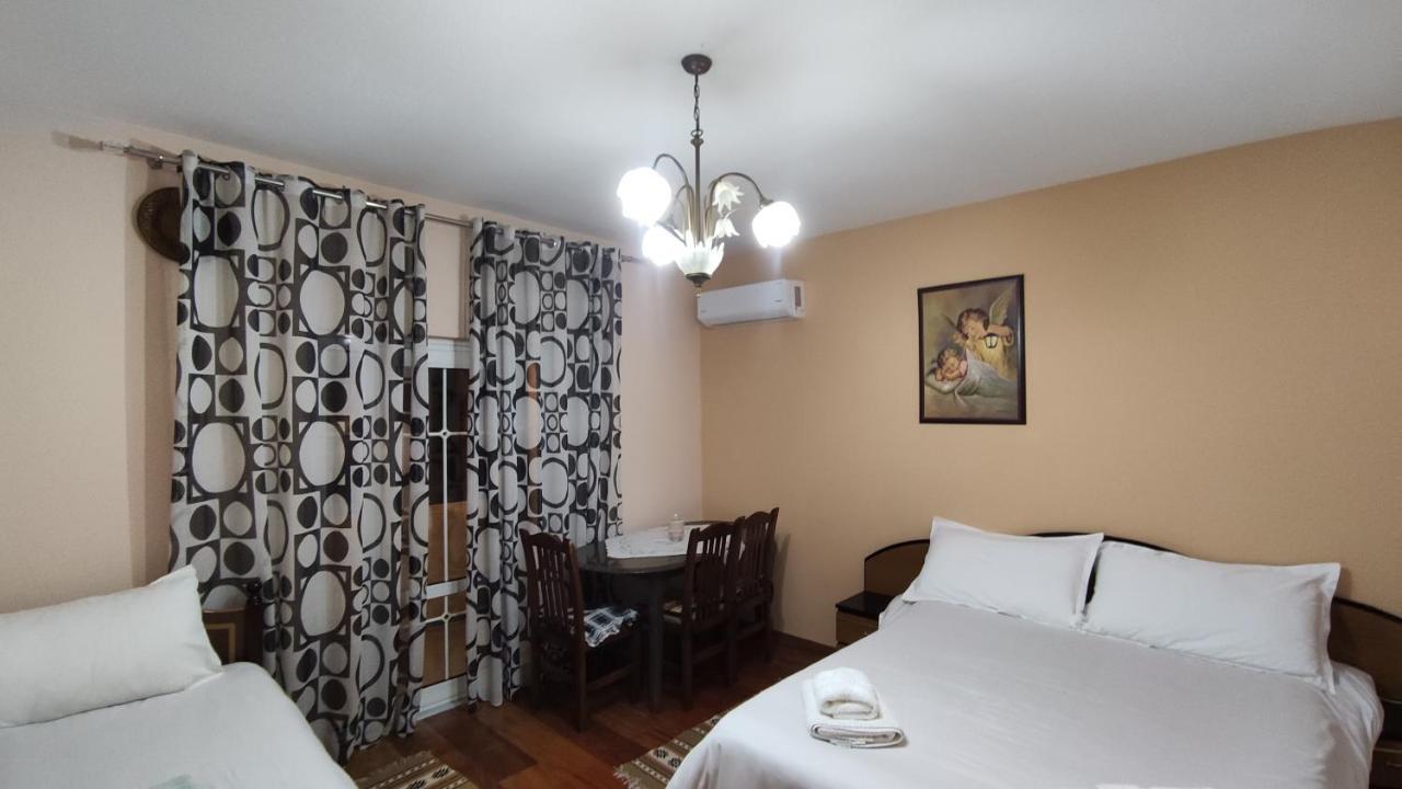 Guest House Katerina Korce Exterior photo